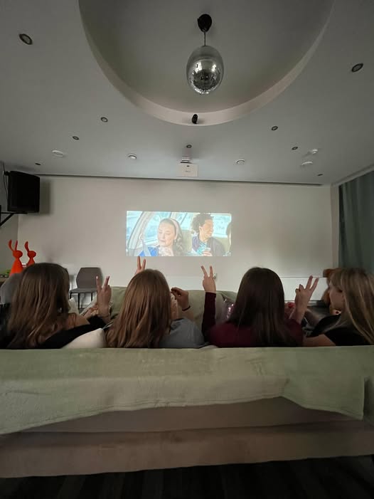 PasÄkuma fotogrÄfija: BiedrÄ«bas āLaiks JaunieÅ”iemā RÄ«gas nodaļa aizvadÄ«jusi sirsnÄ«gu pirmo filmu vakaru!