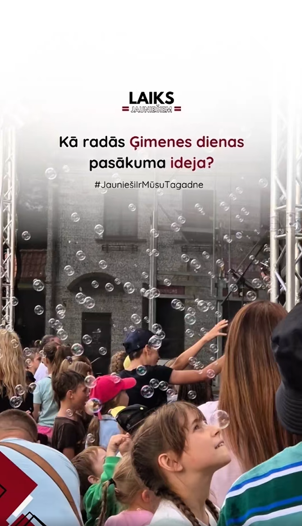 Pasākuma fotogrāfija: Biedrības Laiks Jauniešiem vadītājs Gints Jankovskis izsklāsta kā radās Ģimenes dienas “Kopā radoši, kopā spēcīgi!” pasākuma ideja.