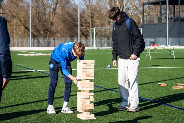 Pasākuma fotogrāfija: Biedrība Laiks Jauniešiem sadarbībā ar Futbola klubs RFS no 2025.g. visās mājas spēlēs nodrošinās VĒL plašāku aktivitāšu piedāvājumu ikvienam apmeklētājam LNK Sporta Parks (Rīgā, Lejupes ielā 5). Futbols ir svētki maziem un lieliem - aicinām ierasties vismaz 1.30h pirms spēles un izbaudīt plašo piedāvājumu.