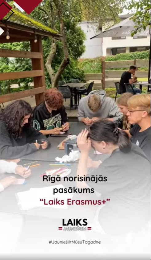 PasÄkuma fotogrÄfija: 3.septembrÄ« biedrÄ«bas āLaiks JaunieÅ”iemā RÄ«gas nodaļa kopÄ ar jaunieÅ”iem iedziļinÄjÄs Erasmus+ jaunieÅ”u apmaiÅu pasaulÄ - uzzinÄja, kÄ tÄs notiek, atrada aktuÄlÄs iespÄjas un pat sÄka veidot savu projektu!