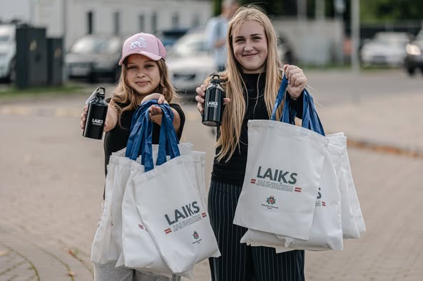PasÄkuma fotogrÄfija: BiedrÄ«ba āLaiks JaunieÅ”iemā lepojas ar paveikto 13. septembrÄ« - LNK Sporta parkÄ kopÄ ar @Futbola klubs RFS noorganizÄjot Ukrainas labdarÄ«bas spÄli āKopÄ par Ukrainu!ā