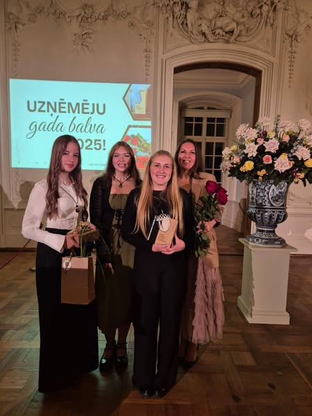 Hip, hip - urrā! Lepojamies no sirds ar Dženitu un Izabellu