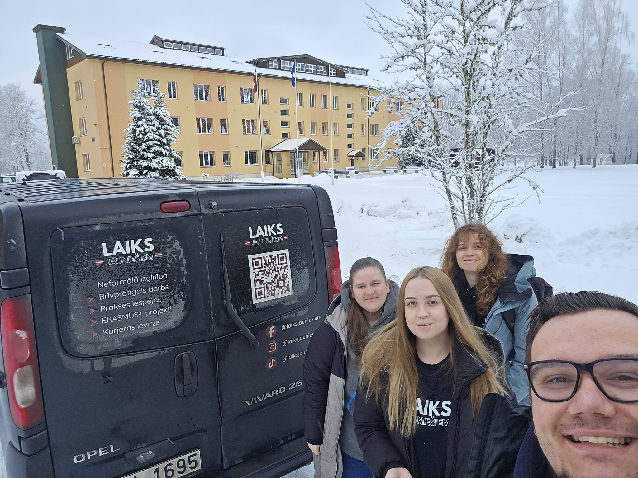 PasÄkuma fotogrÄfija: TurpinÄm projektu āSTEM un pilsoniskÄs lÄ«dzdalÄ«bas norises plaÅ”Äkai izglÄ«tÄ«bas pieredzei un karjeras izvÄleiā, piedÄvÄjot dažÄdas nodarbÄ«bas pirmsskolai, sÄkumskolai, pamatskolai un vidusskolai.
