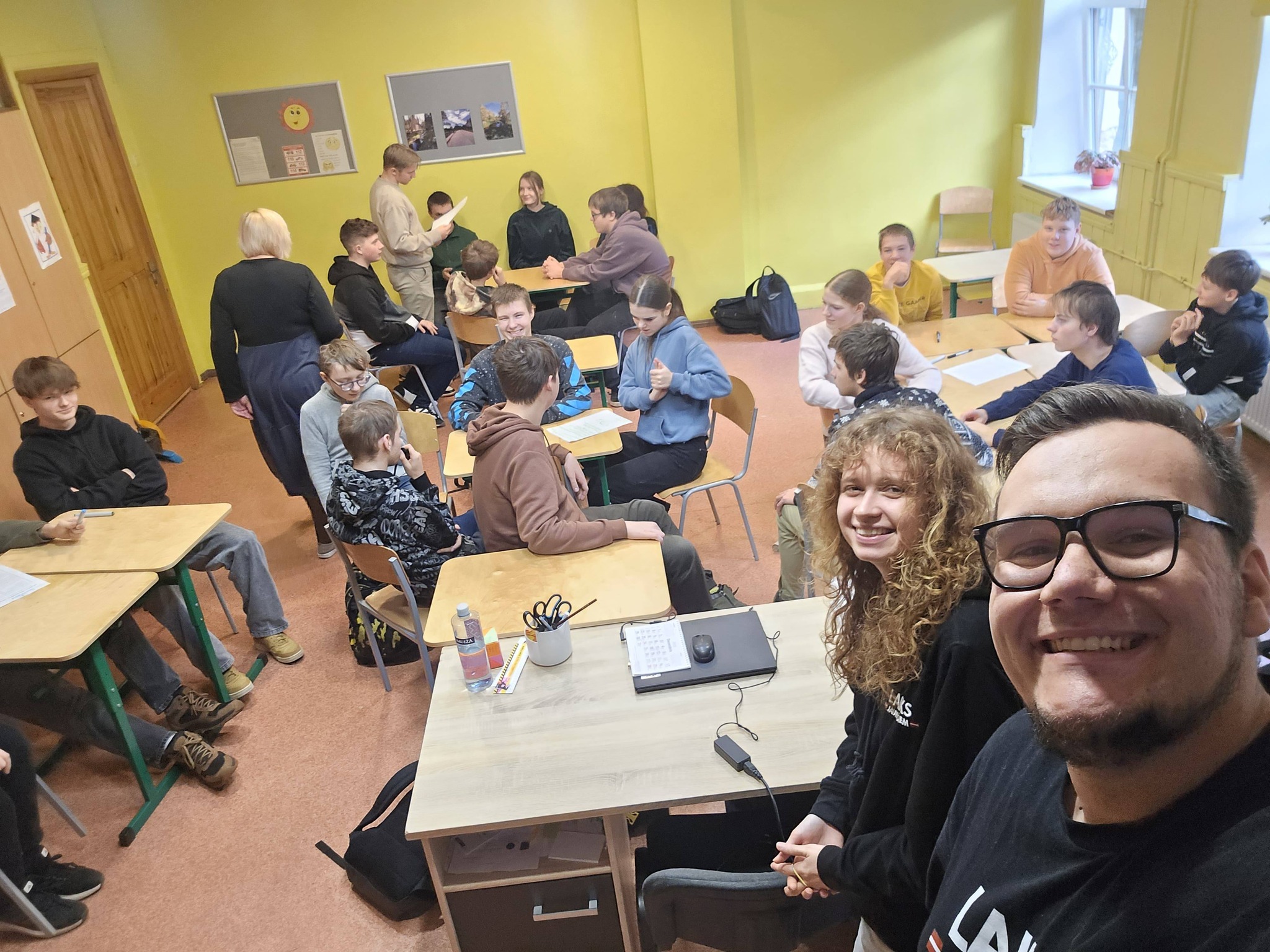 Pasākuma fotogrāfija: Turpinām projektu “STEM un pilsoniskās līdzdalības norises plašākai izglītības pieredzei un karjeras izvēlei”, īstenojot dažādas nodarbības pirmsskolai, sākumskolai, pamatskolai un vidusskolai.