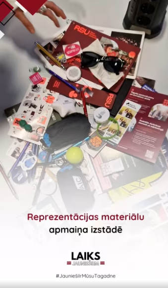 Pasākuma fotogrāfija: Mēs, “Laiks Jauniešiem” komanda izstādē “Skola 2026” devāmies pie dalībniekiem iemainīt “Laiks Jauniešiem” pildspalvu pret kādu citu reprezentācijas materiālu.