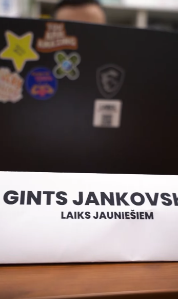 PasÄkuma fotogrÄfija: JaunieÅ”i ir tagadne - tÄpÄc lÄmumiem jÄtop kopÄ ar jaunieÅ”iem, nevis viÅu vietÄ.