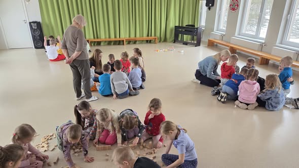 Pasākuma fotogrāfija: Turpinām projektu “STEM un pilsoniskās līdzdalības norises plašākai izglītības pieredzei un karjeras izvēlei”, īstenojot nodarbības dažādām vecuma grupām.