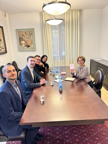 Pasākuma fotogrāfija: Ļoti skumji noskatīties uz NE-demokrātisku Gruzijas valsti, kurā pilsoniskās organizācijas, kuras lūkojas Eiropas demokrātiskajā virzienā tiek “apklusinātas” un reāli piespiestas pie sienas.
