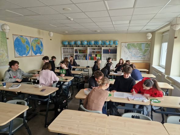 The “Laiks Jauniešiem” association visited Daugavpils State Grammar School as part of the project “STEM and civic engagement activities for a broader educational experience and career choices”.