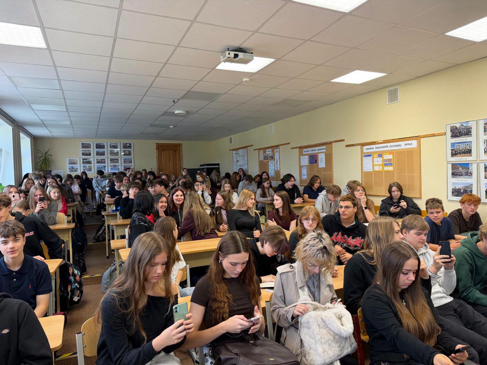 Pasākuma fotogrāfija: “Laiks Jauniešiem” viesojās Rīgas 25. vidusskolā
